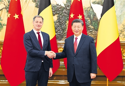 习近平会见比利时首相德克罗