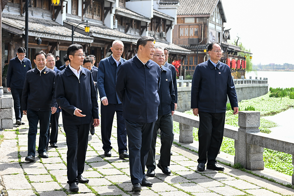 △2024年3月18日至21日，习近平总书记在湖南考察。这是19日上午，总书记在常德河街考察。