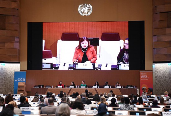 3月7日,在瑞士日内瓦万国宫,中国代表在联合国国际劳动妇女节纪念活动暨北京世界妇女大会三十周年对话会上讲话。新华社记者 连漪 摄